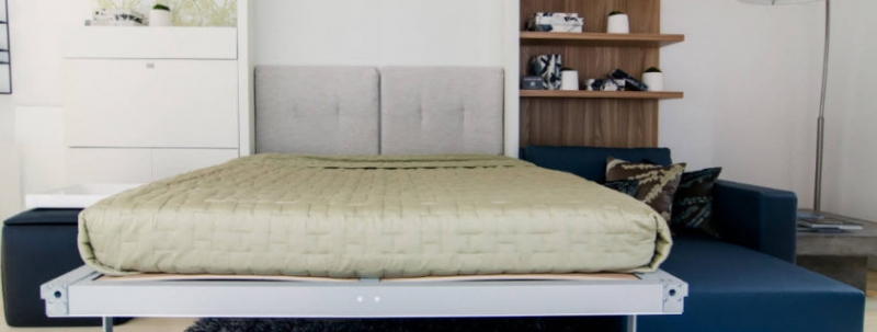 Откидная кровать, встроенная в шкаф – находка для скромных пространств			