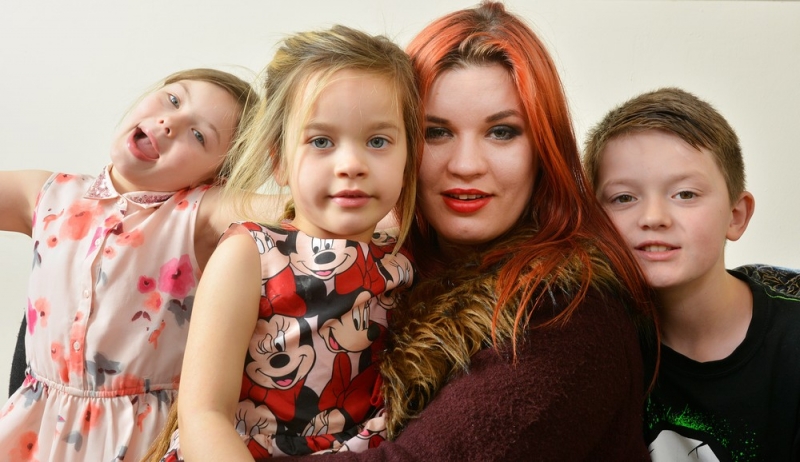Мать троих детей выбрала карьеру фетиш-модели, чтобы ни в чем не отказывать детям