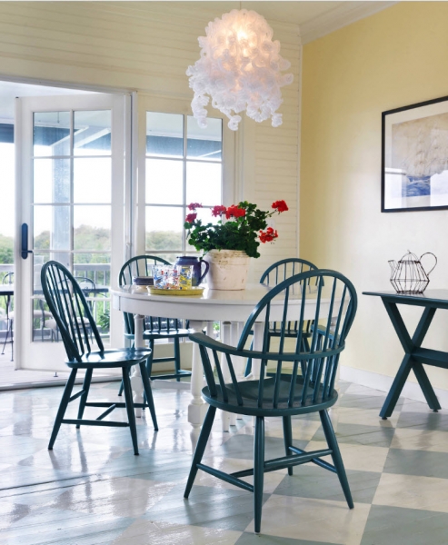 Стол и стулья для обеденной зоны: практичный и эстетичный выбор			