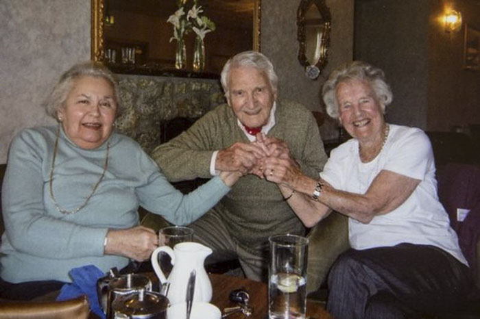 Выжившая жертва холокоста и спасший ее солдат прожили 71 год вместе