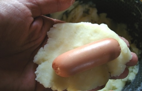 Сосиски в картофельном пюре — вкусный ужин для всей семьи