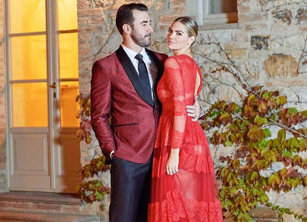 Красное платье и жаркие танцы: Кейт Аптон поделилась фотоотчетом со свадьбы