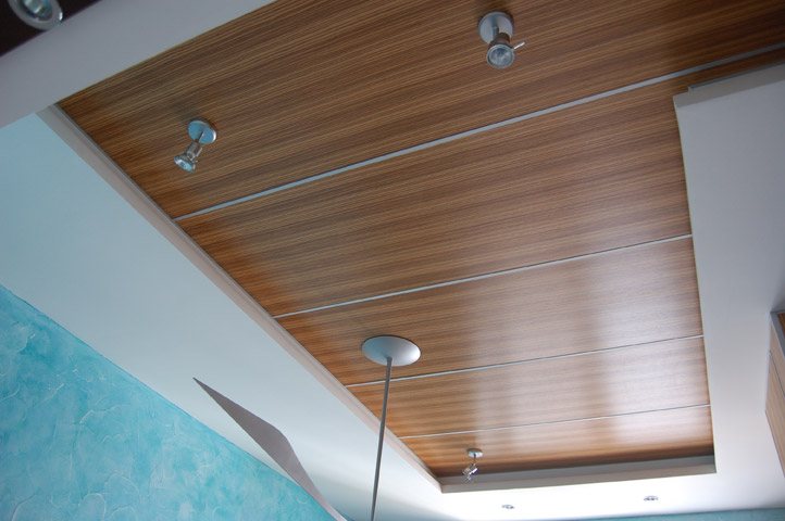 Потолок в деревянном доме			