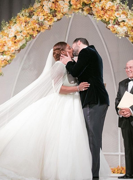Свадьба Серены Уильямс и Алексиса Оганяна: первые фотографии и самые яркие моменты церемонии