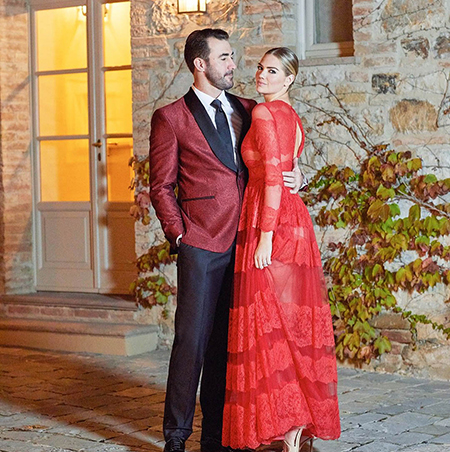 Красное платье и жаркие танцы: Кейт Аптон поделилась фотоотчетом со свадьбы