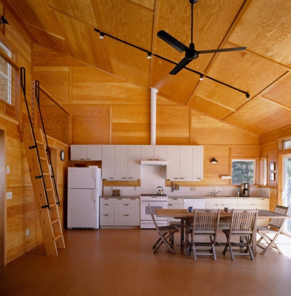 Потолок в деревянном доме			