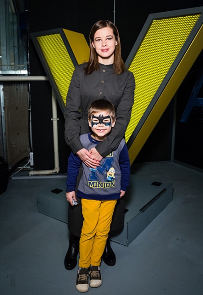 Катерина Шпица, Наталия Лесниковская и другие гости с детьми на выставке супергероев MARVEL в Москве