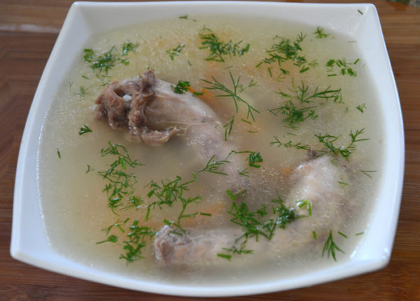 Как приготовить легкий суп из куриных шеек
