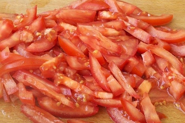 Как приготовить салат с ветчиной и помидорами