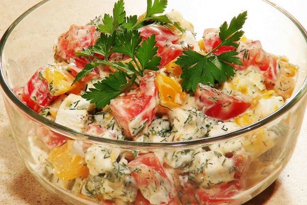 Как приготовить салат с ветчиной и помидорами