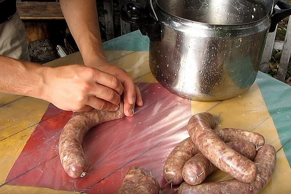 Как сделать копченую колбасу в домашних условиях