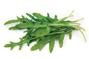 Как приготовить витаминный салат из свежей зелени