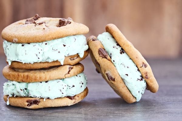 Как делать домашнее мороженое с печеньем
