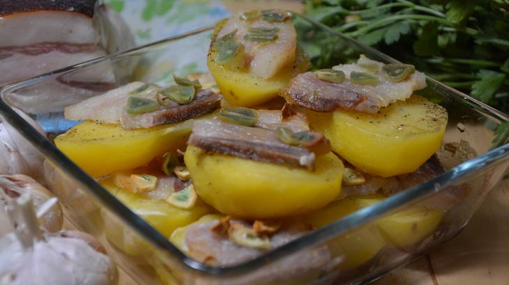 Пошаговые рецепты запеченного картофеля с салом в духовке
