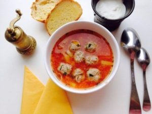 Как сварить вкусный томатный суп с фрикадельками
