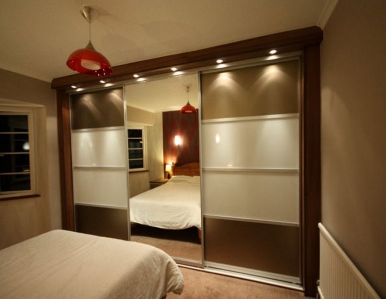 Шкаф-купе в  интерьере спальни, гостиной и прихожей			