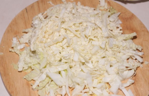 Как приготовить салат с капустой и крабовыми палочками
